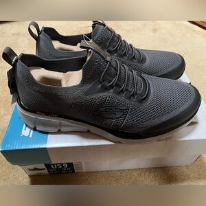 Skechers men’s memory foam sneakers - size 9, new with tags